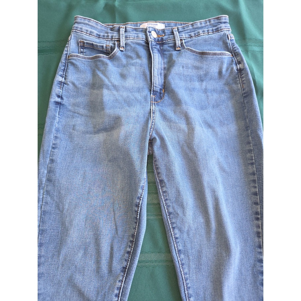 Denizen from Levis Ultra High-Rise Super Skinny Jeans Medium Wash Blue Size 10